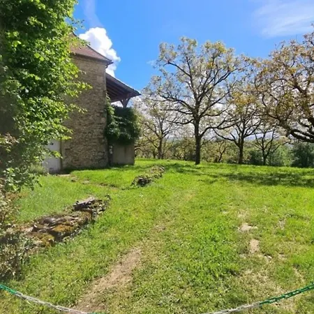 別荘 Sous Les Noyers